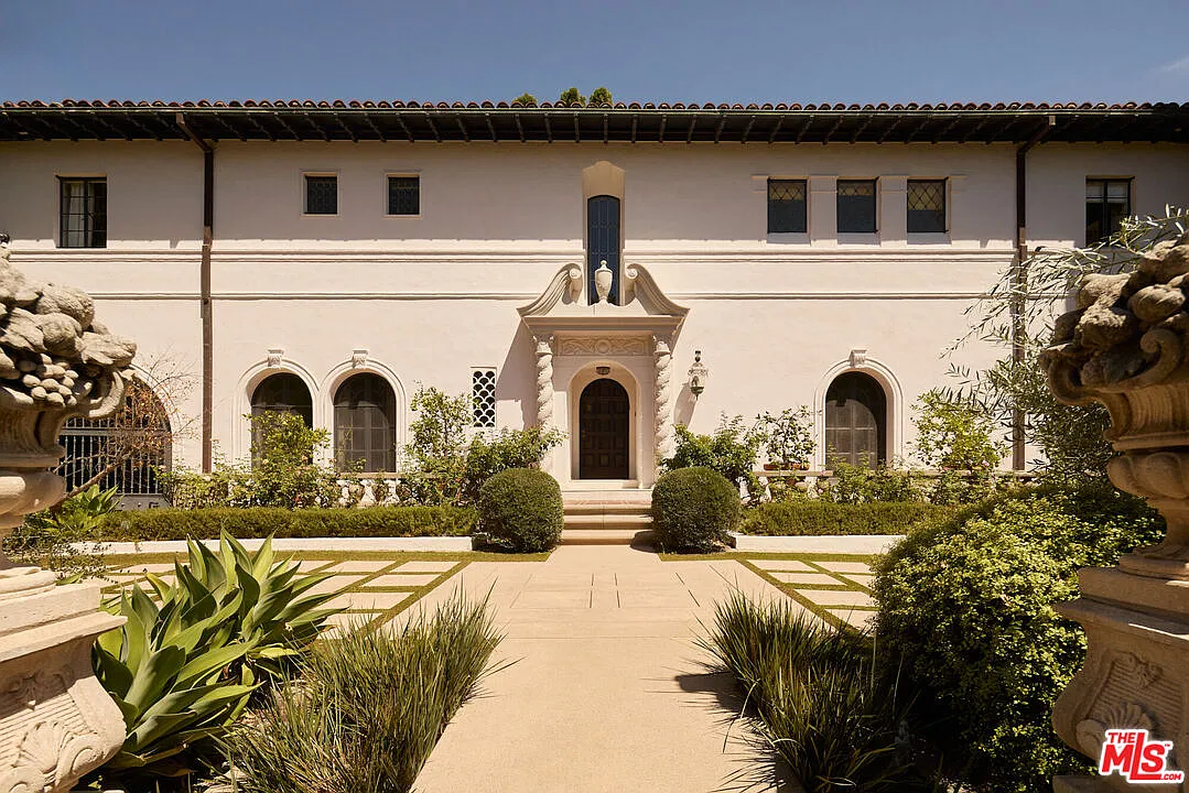 7 bed, 7.0 bath, 7230 sqft, $55,000 — Photo 1