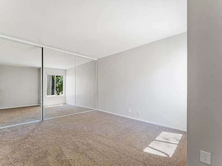 Kensington Park Apartments — Photo 57