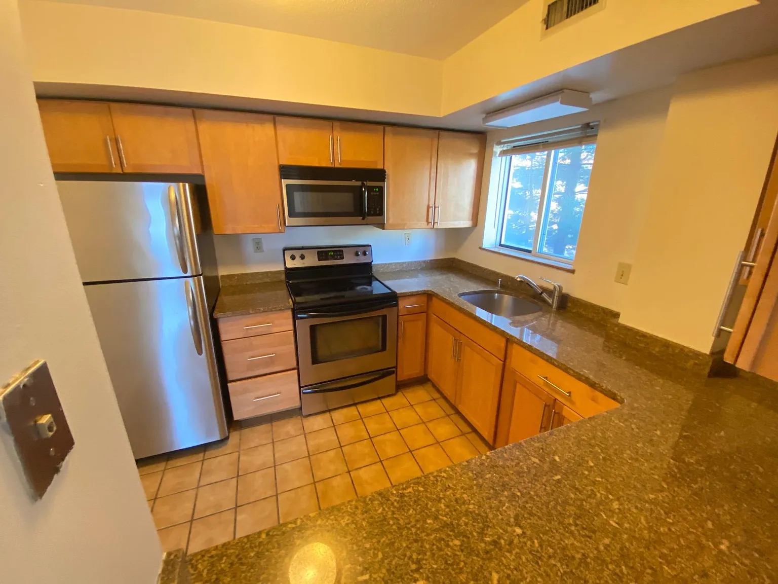 2 bed, $3,800 — Photo 2