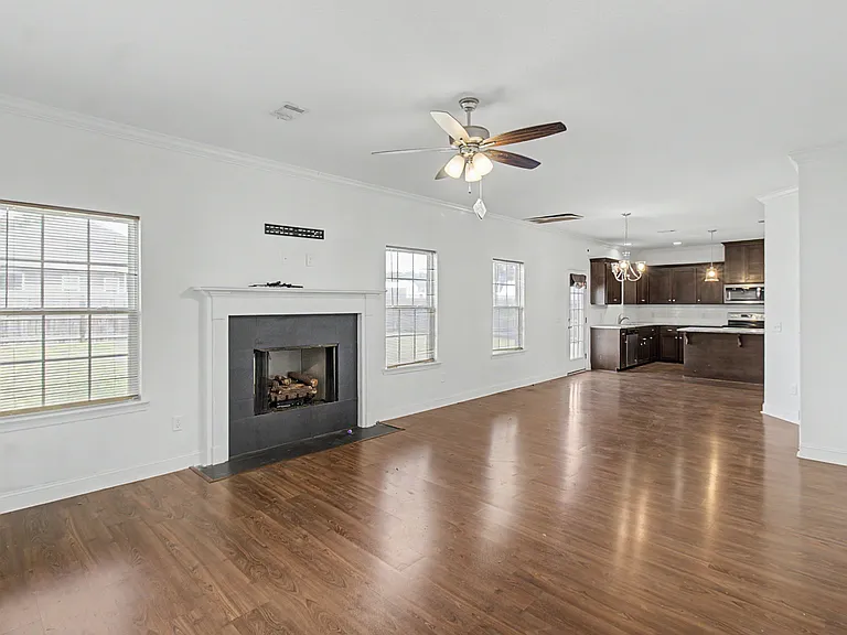 390 Fairview Cir — Photo 11