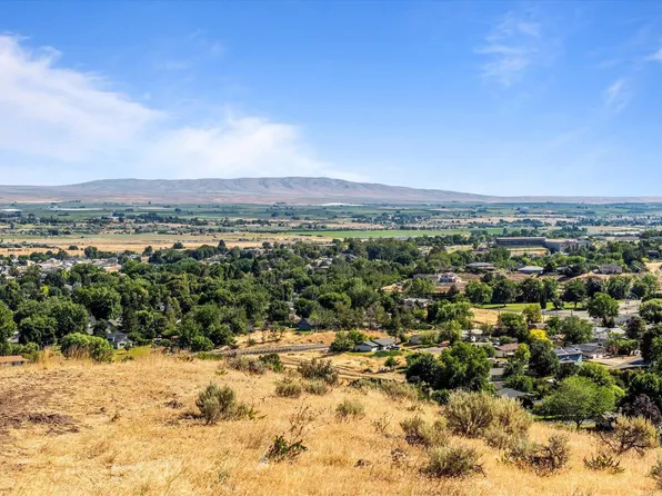 S Kinney Way, Prosser, WA 99350