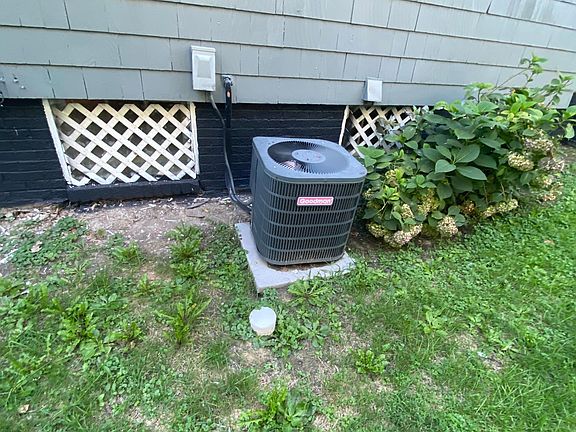 4th image of 241 S Point Dr
