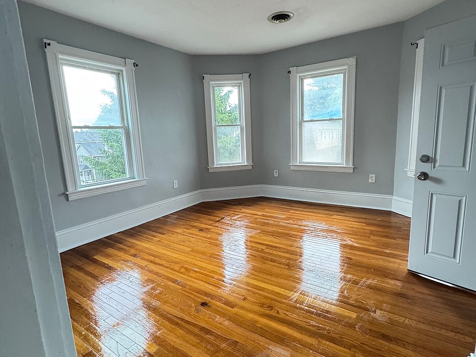 1st image of 70 Vale St #2