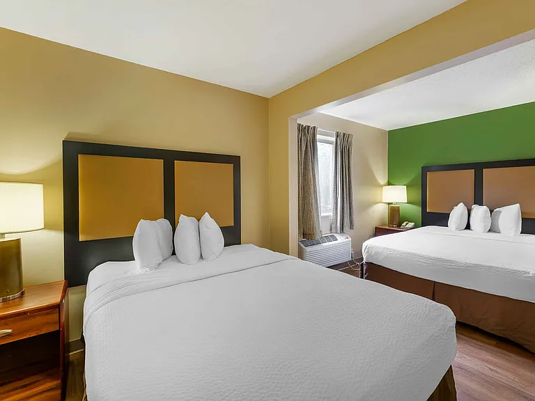 Studio Suite - 2 Queen Beds