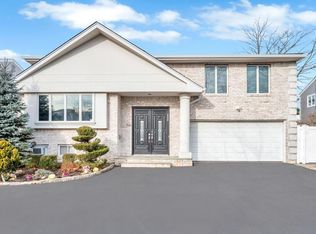 2121 Ellen Dr, Merrick, NY 11566