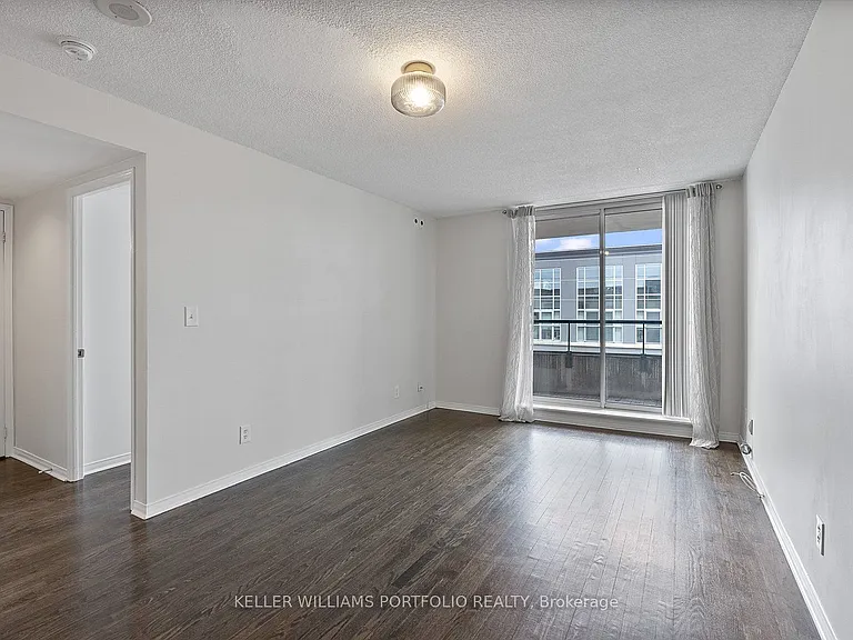 1829 Queen St E #408 — Photo 11