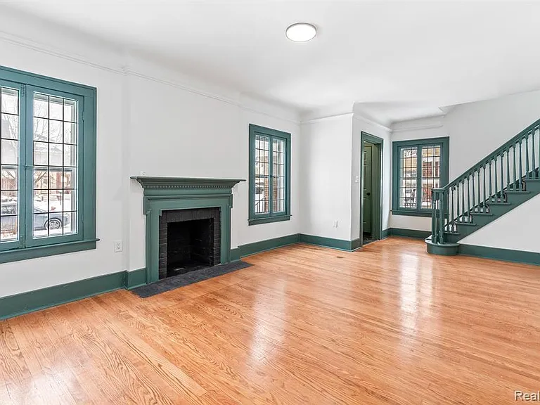4767 Sturtevant St — Photo 3