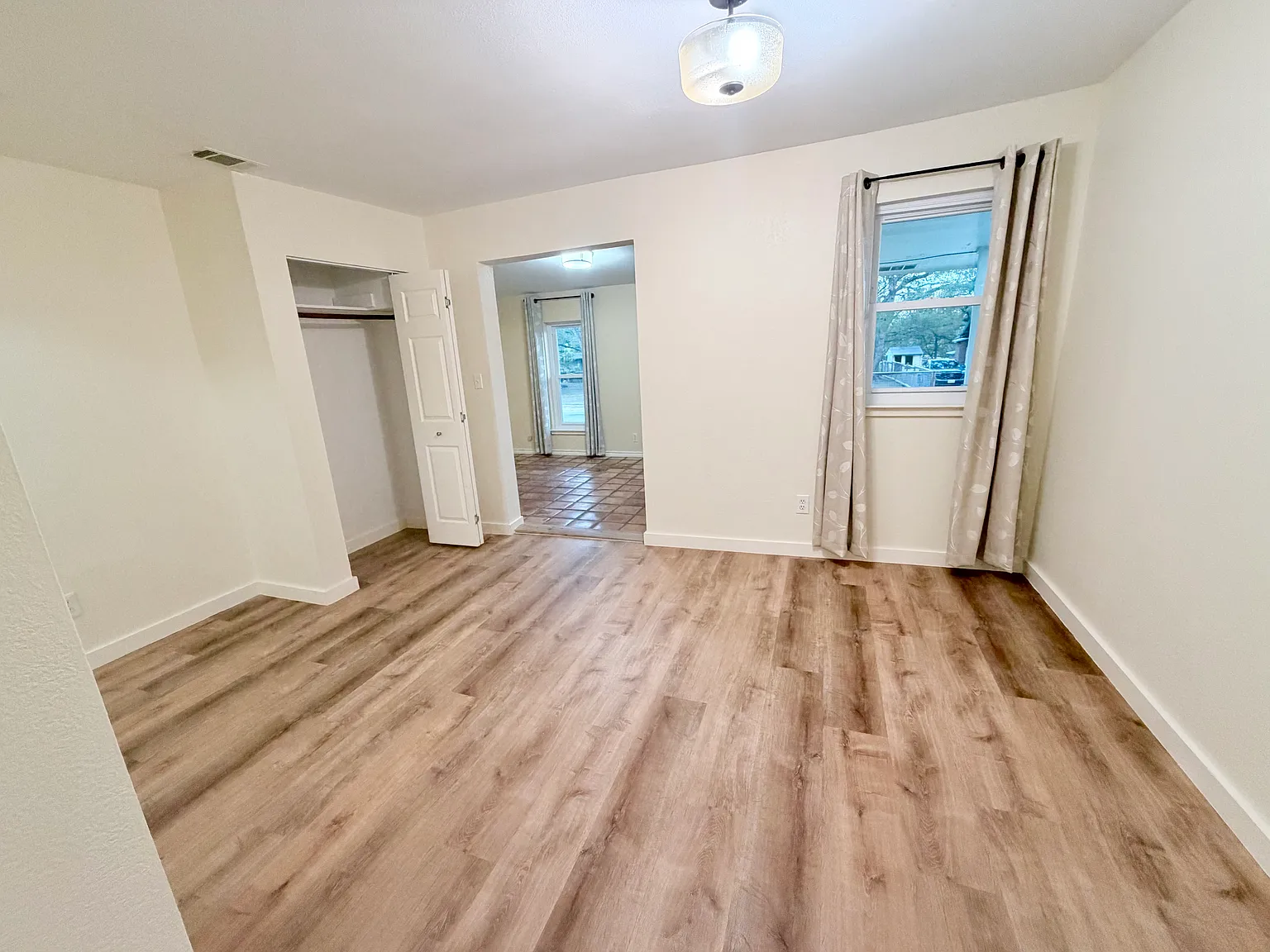1 bed, 700 sqft, $1,700 — Photo 3