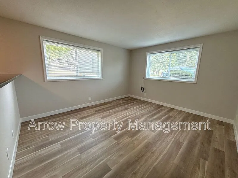 2119 Arbor St — Photo 4