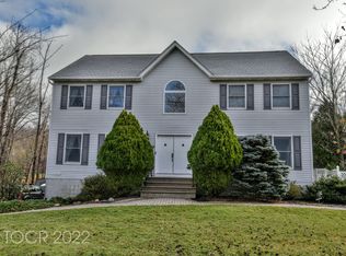 48 Cragmere Rd, Airmont, NY 10901