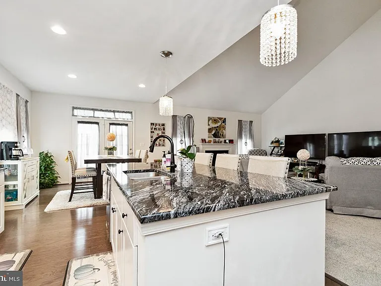 32 Chalice Flower Ct — Photo 4