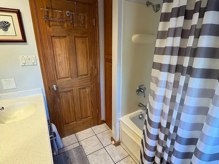 700 Schiller Ave — Photo 11