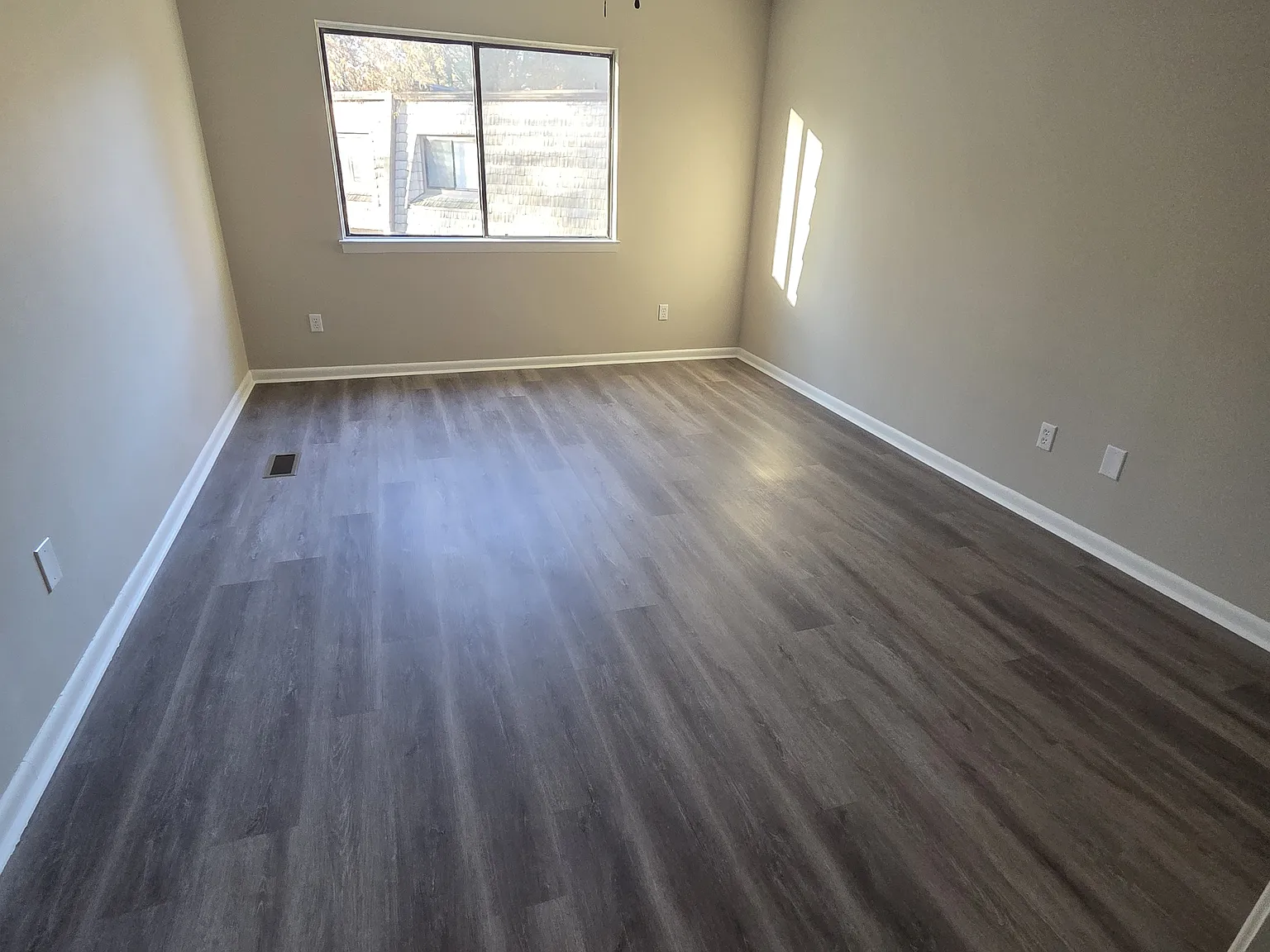 3 bed, 2.5 bath, 1350 sqft, $1,850 — Photo 4
