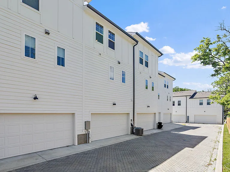 2036 Maple View Ln — Photo 30