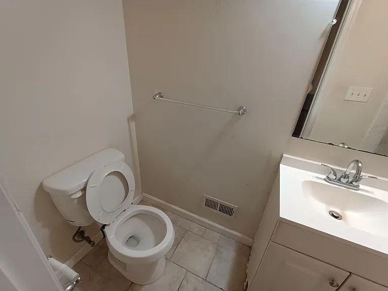 425 N Holly St — Photo 3