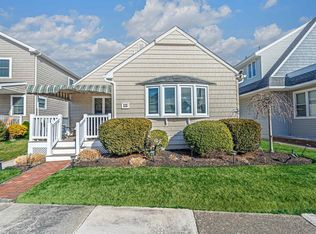 17 E Colmar Cir, Margate, NJ