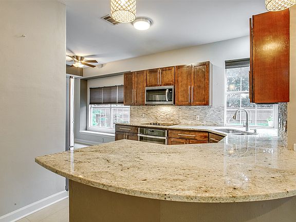4th image of 9350 Riverwalk Ln