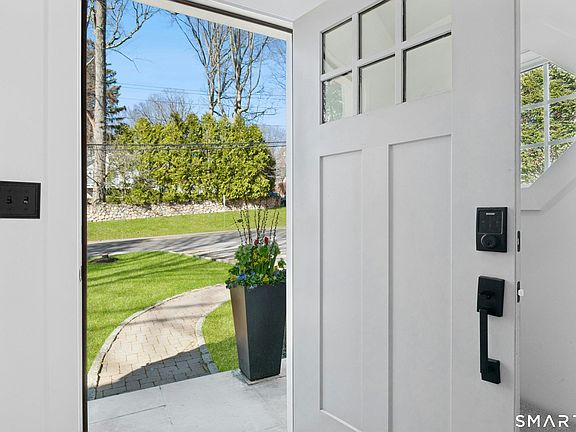 3rd image of 86 Middlesex Road