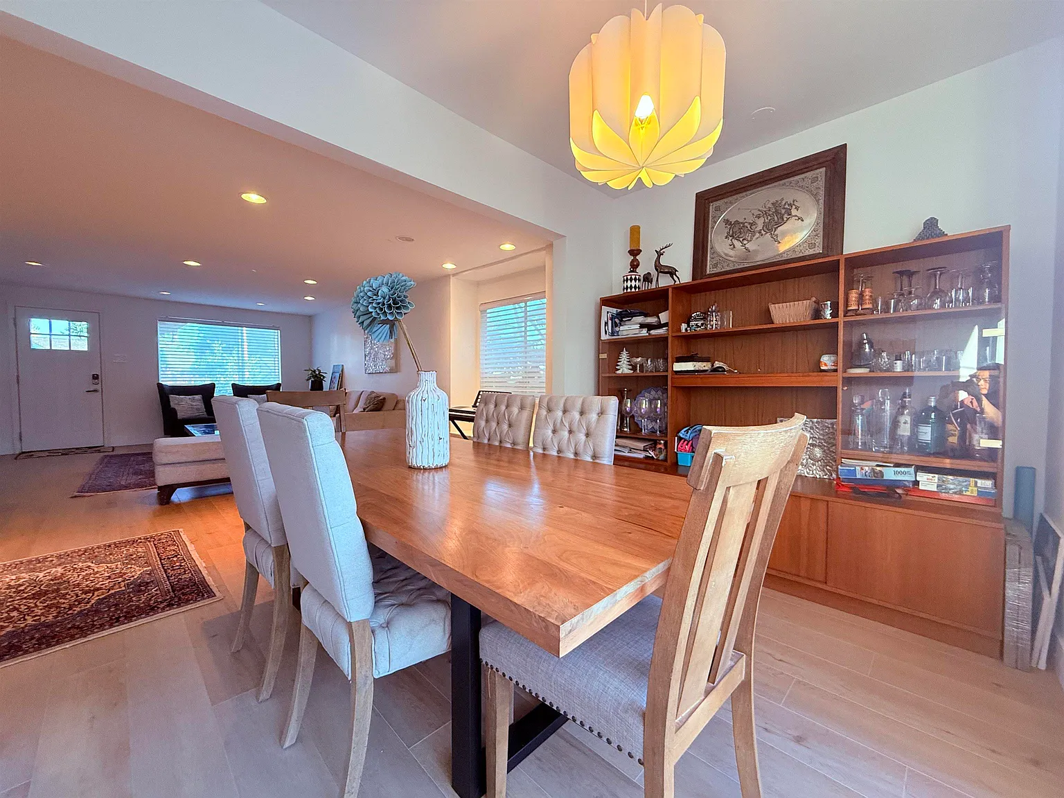 4 bed, 2200 sqft, $5,300 — Photo 4
