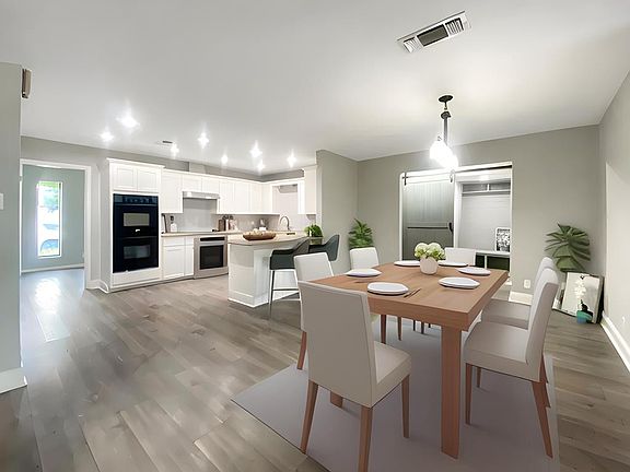 3rd image of 3810 Sunset Dr