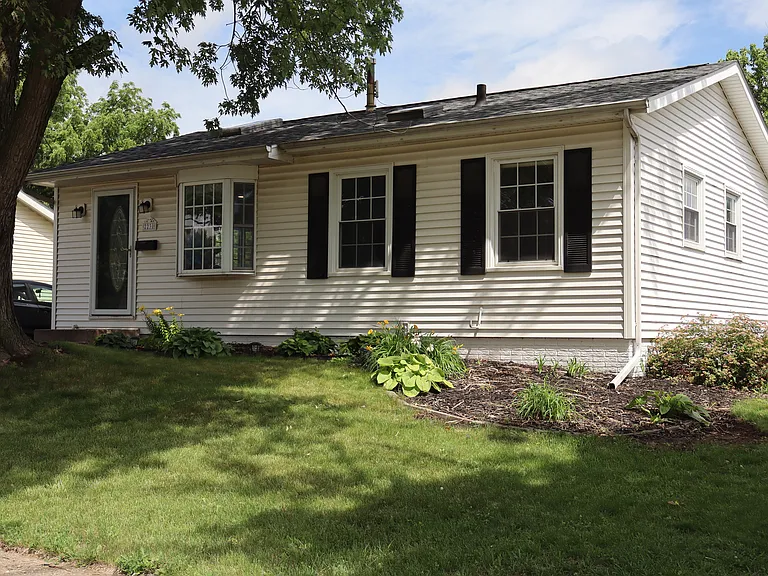 2230 Brookside Dr — Photo 3