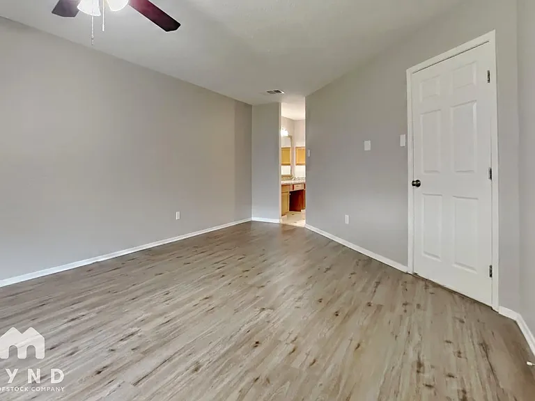 3218 Sedgeborough Cir — Photo 8
