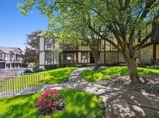 20I Kensington Rd #I, Chatham, NJ 07928