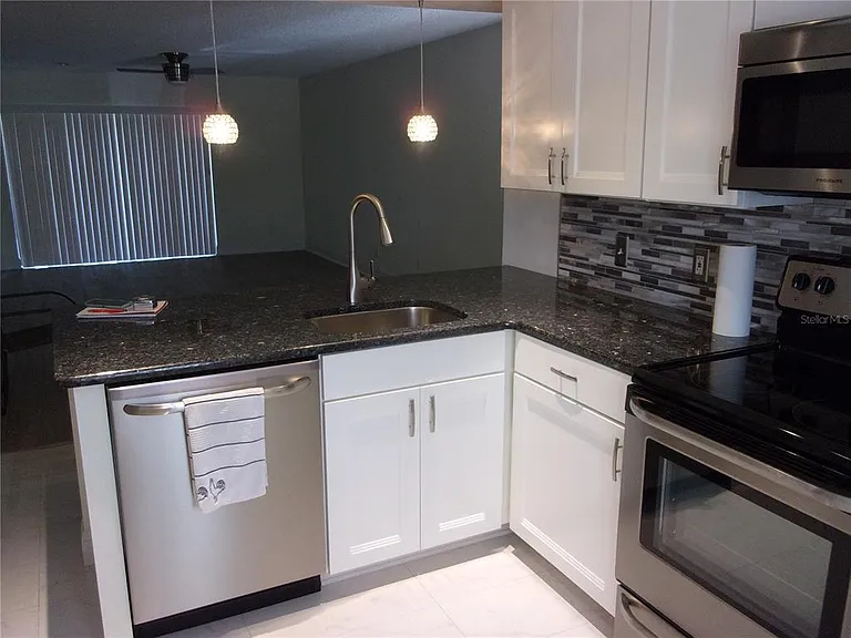 132 E Cypress Ct — Photo 3