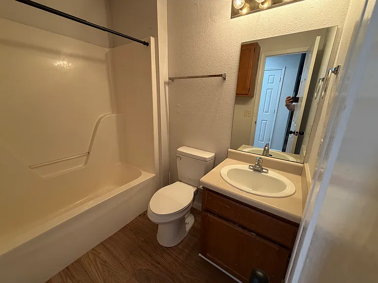 3405 SW Victoria Pl #1 — Photo 9