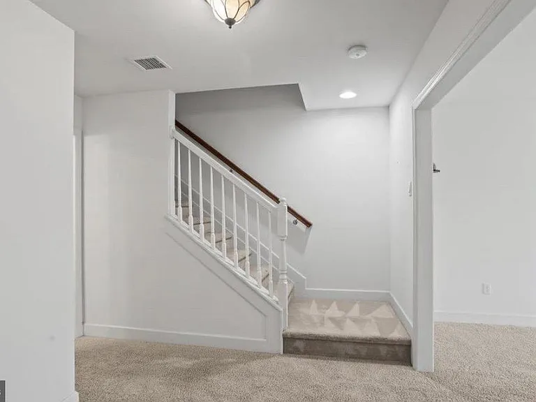 10 Lenox Ct — Photo 6