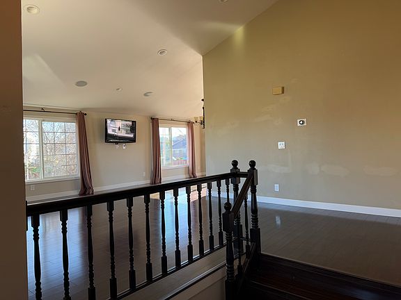 5th image of 670 Leo Dr