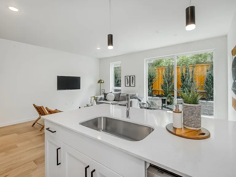 Fremont Villas — Photo 14