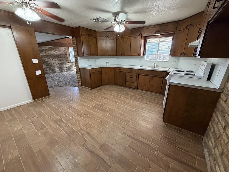 1044 Paradise Dr — Photo 5