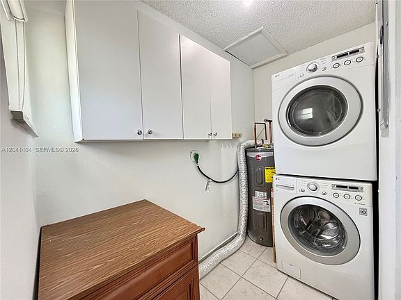 5th image of 913 NW 22nd Pl #0