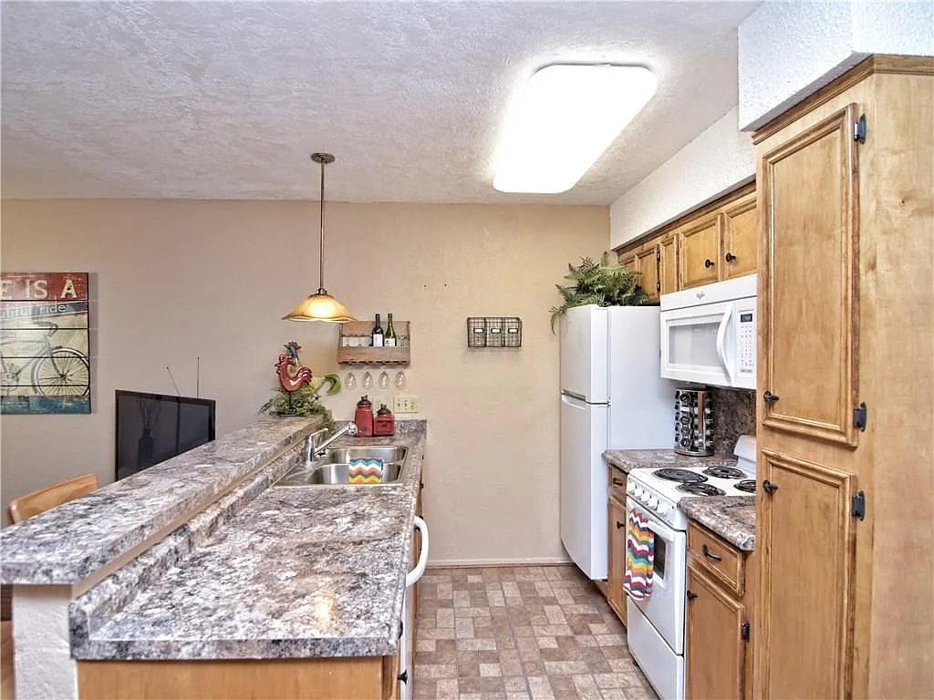 1 bed, 1.0 bath, 612 sqft, $1,200 — Photo 3