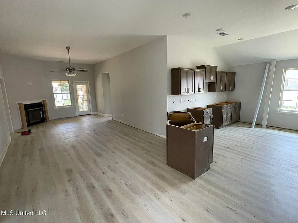 2nd image of 1628 Cambria Dr