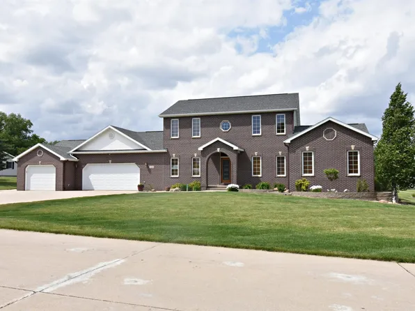 2149 Horseshoe Dr, Independence, IA 50644