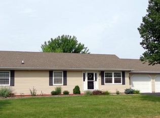 826 Spruce Pl, Saint Peter, MN 56082