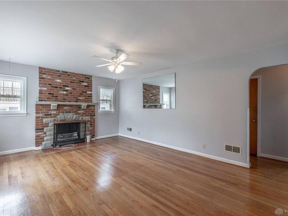 2nd image of 101 W Worley Ave