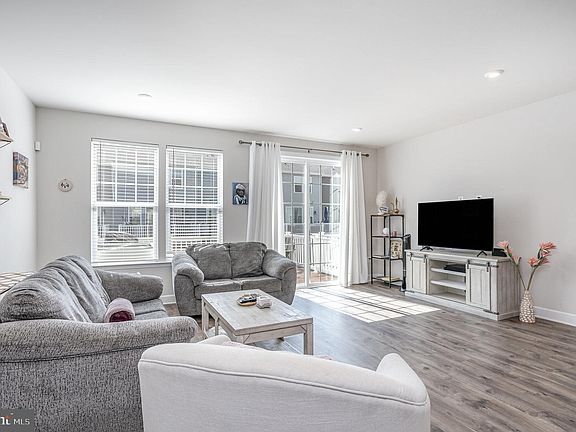 2nd image of 1825 Sag Harbor Ln