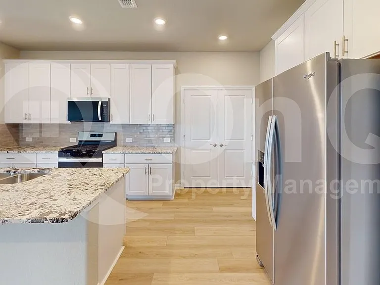 517 Ridgedale Dr — Photo 4