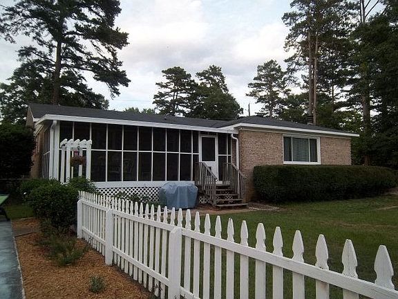 3rd image of 111 Scarborough Dr
