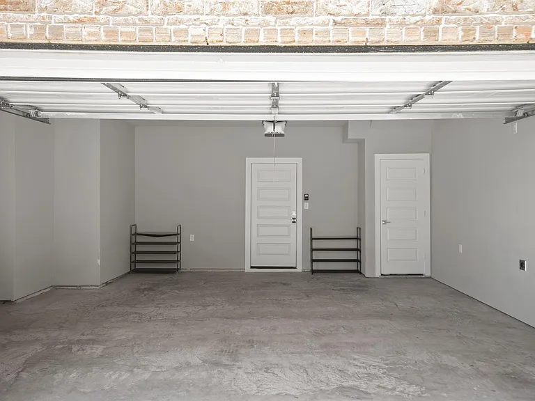 702 N Plano Rd — Photo 33