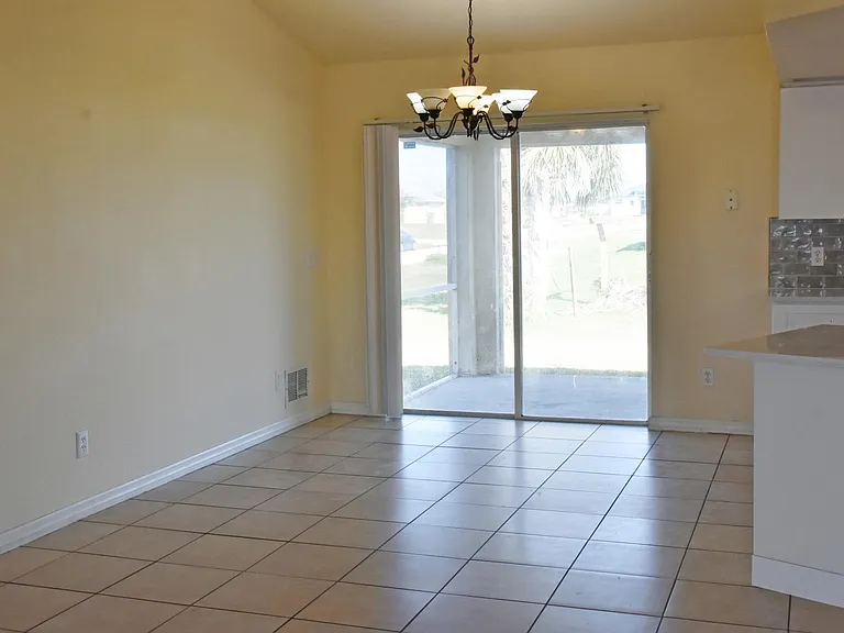 2313 NW 5th St — Photo 13