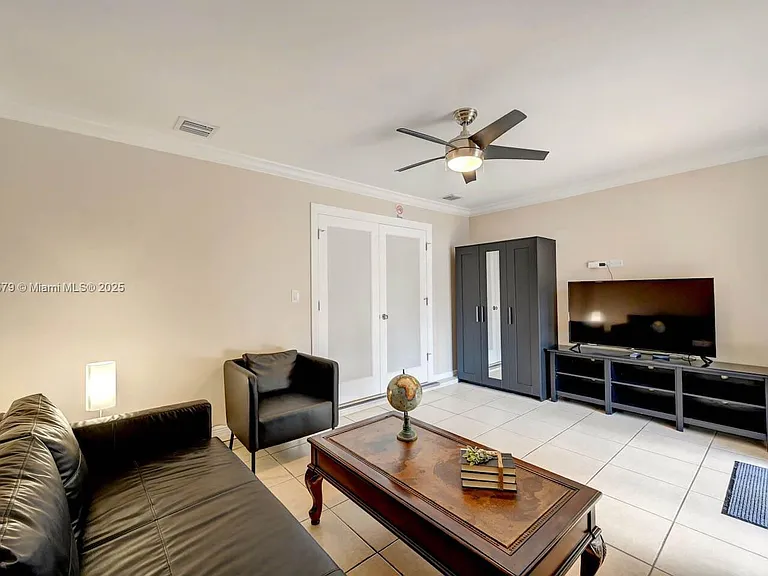 1228 Johnson St — Photo 23