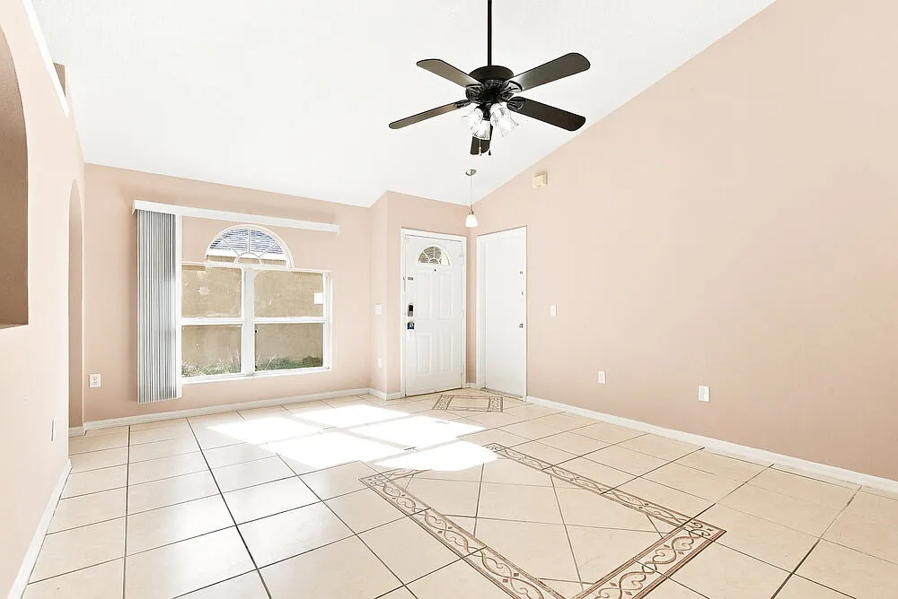 3 bed, 2.0 bath, 1292 sqft, $2,175 — Photo 3