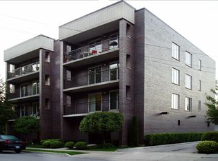 6415 Elm St APT 3B, Morton Grove, IL 60053