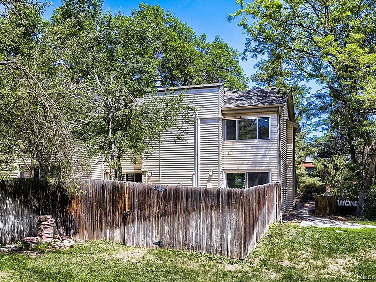 1190 Poplar Ave — Photo 28