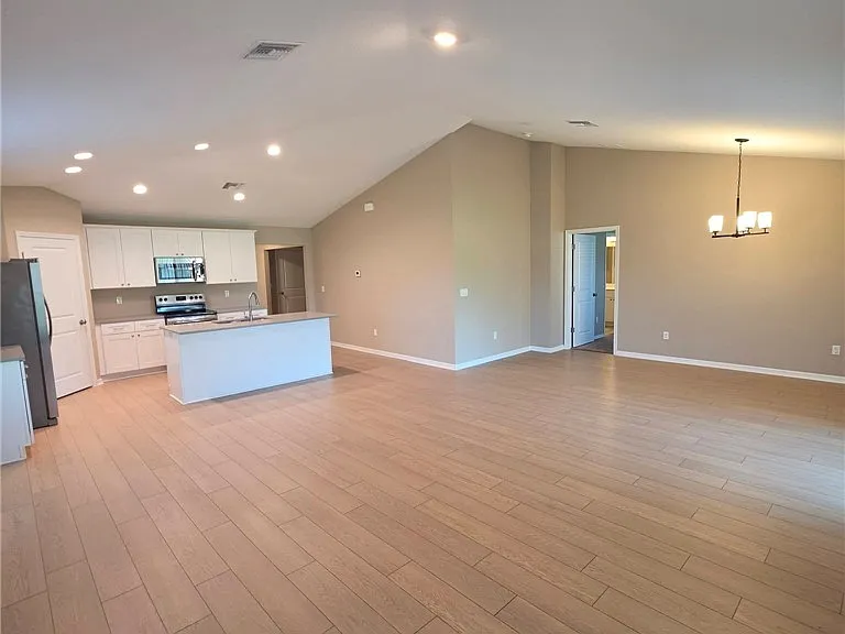 5527 Castania Dr — Photo 2