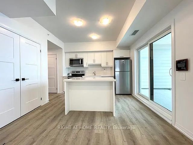 15 Kneeshaw Dr #102 — Photo 4